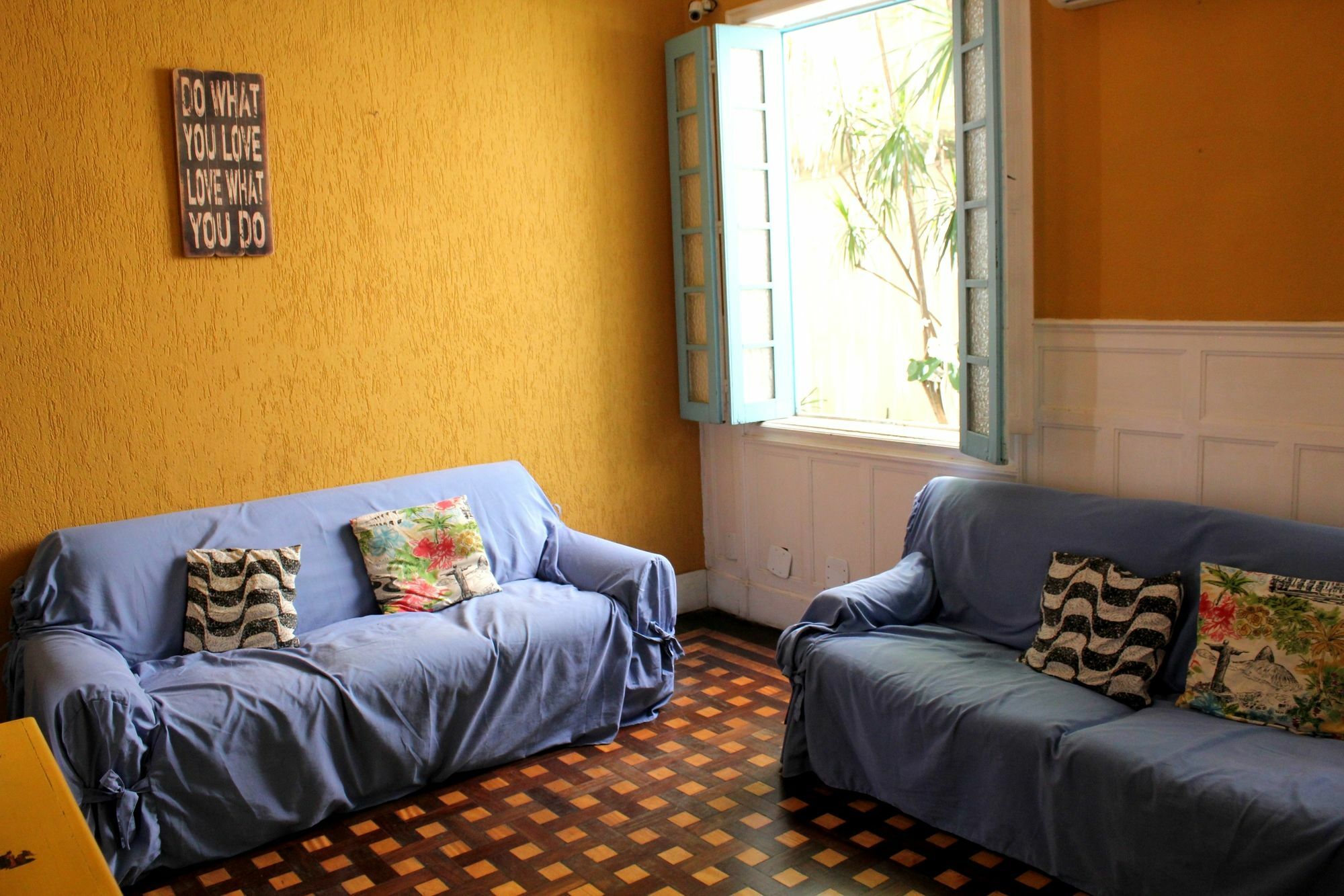 Mango Tree Ipanema Hostel